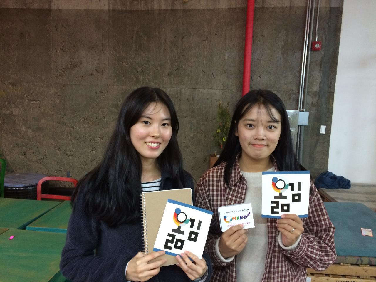 옮김 활동가 윤나리(24), 홍은지(22)씨