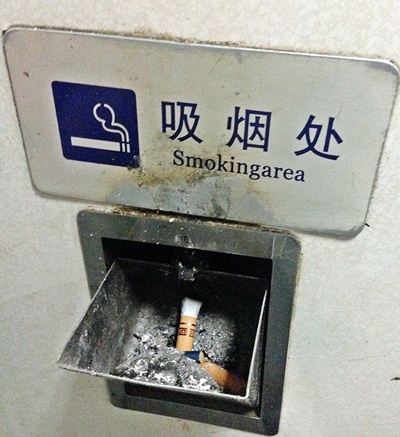 중국은 일반기차 안에서 흡연이 가능하다.