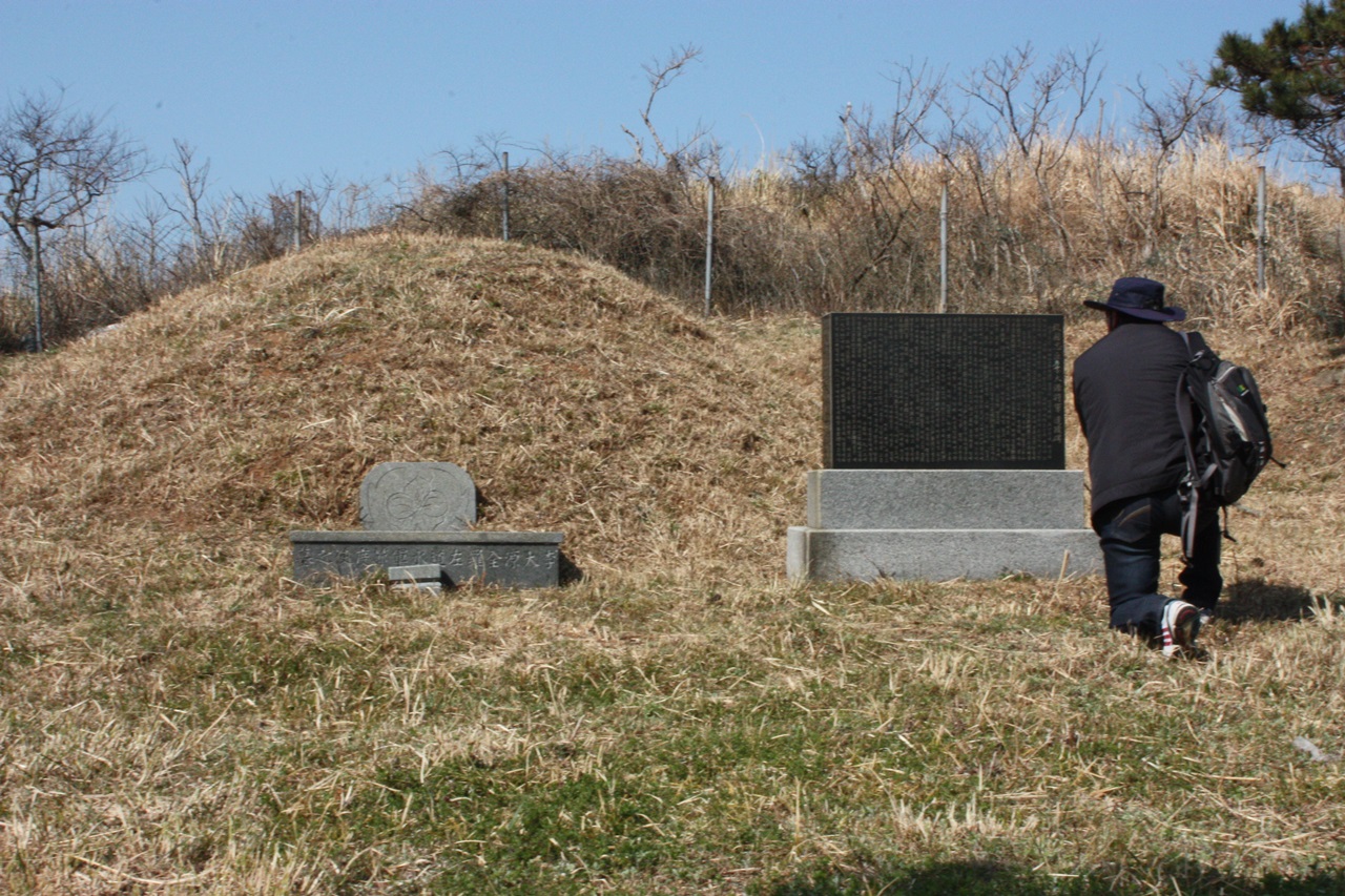 22살 나이 손죽도해전에서 왜구와 싸워 대승을 거둔후 2차해전에서 장렬히 전사한 이대원 장군 묘지의 모습