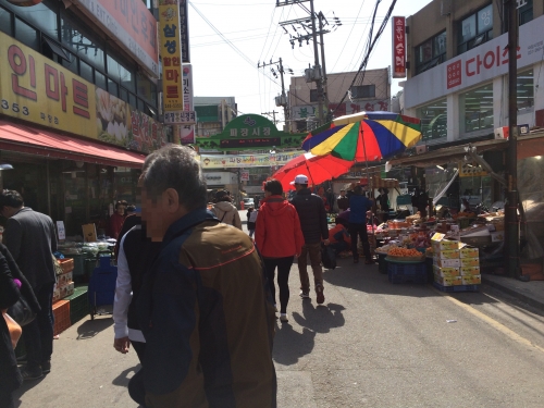 수원 파장시장 많은 손님들로 북적거리는 수원 파장시장