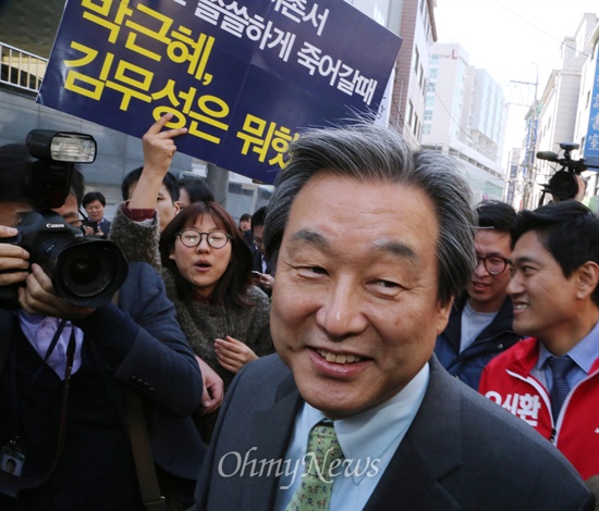  김무성 대표틑 23일 관악구 고시촌, 24일 한국해양대, 25일 한양대를 찾으며 정치적 행보를 이어가고 있다.