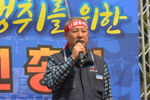 이병균 한국노총 사무총장이 연대사를 하고 있다.