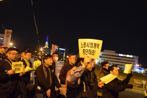 노동자들의 요구는 창원 시청광장에서도 지치지 않고, 울렸다