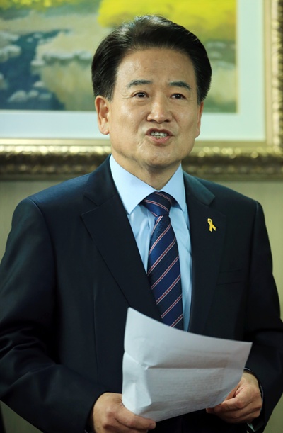 국민모임의 정동영 전 의원이 30일 오전 서울 여의도 자신의 사무실에서 가진 4.29 재보선 출마 기자회견을 열어 출마를 선언했다. 