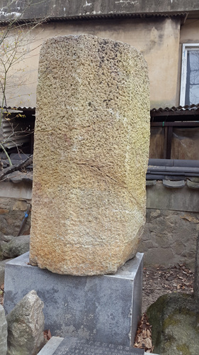 연자루에서 올겨진 기둥