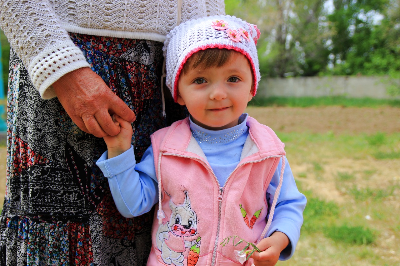 카라콜 러시아 정교회에서 만난 러시아 소녀. 키르기스스탄 인구의 20% 는 러시아인이다. 