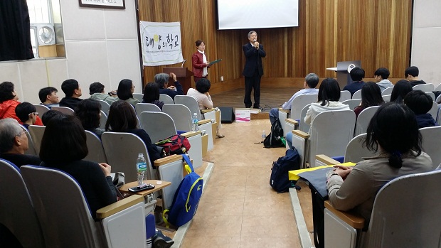 '교육자 1만인 탈핵선언' 출범 기자회견을 마친 탈핵교육연대 참여자들은 '태양의 발걸음' 열림식장으로 이동하여 토크쇼에 참여하기도 하였다.