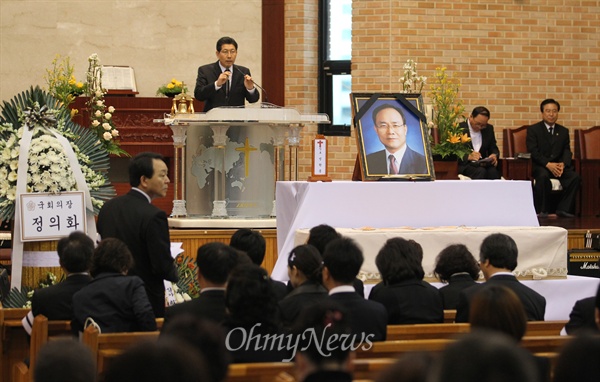 고 성완종 전 회장 발인예배 13일 오전 충청남도 서산중앙감리교회에서 고 성완종 전 경남기업 회장의 발인예배가 엄수되고 있다.