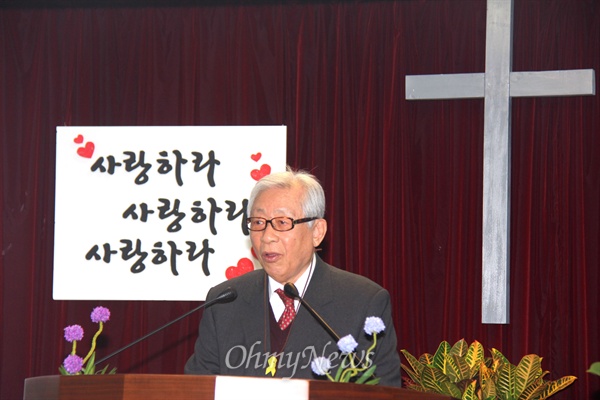한국기독교 장로회 창원 한교회에서 19일 열린 "세월호 1주기 추모 예배"에서 한완상 전 대한적십자사 총재는 "예수의 마음과 세월호의 아픔"에 대해 이야기 했다.