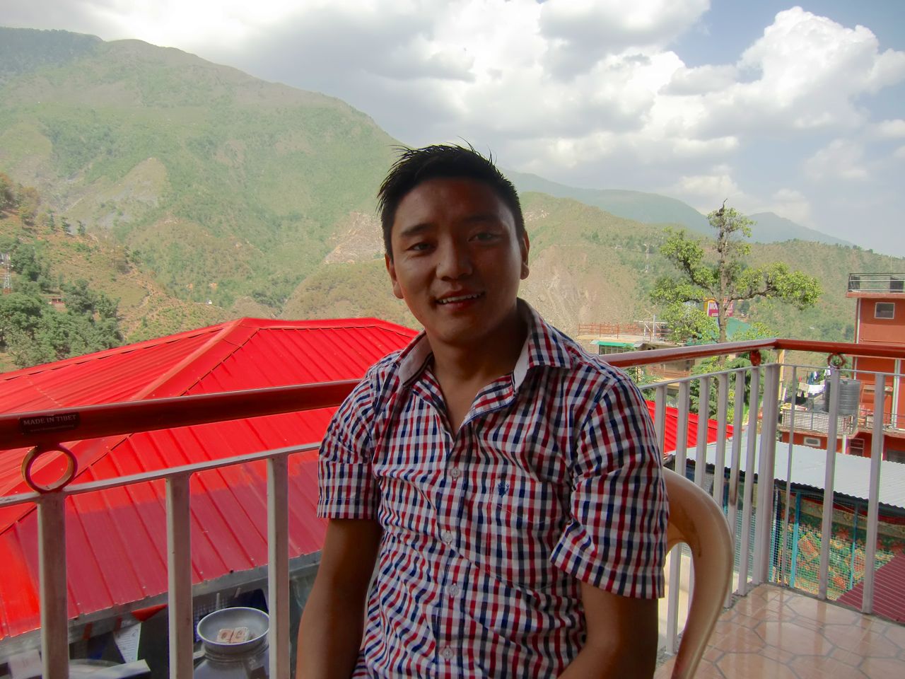 티베트 독립을 위해 일하는 NGO 카페에서 만난 쿤. 