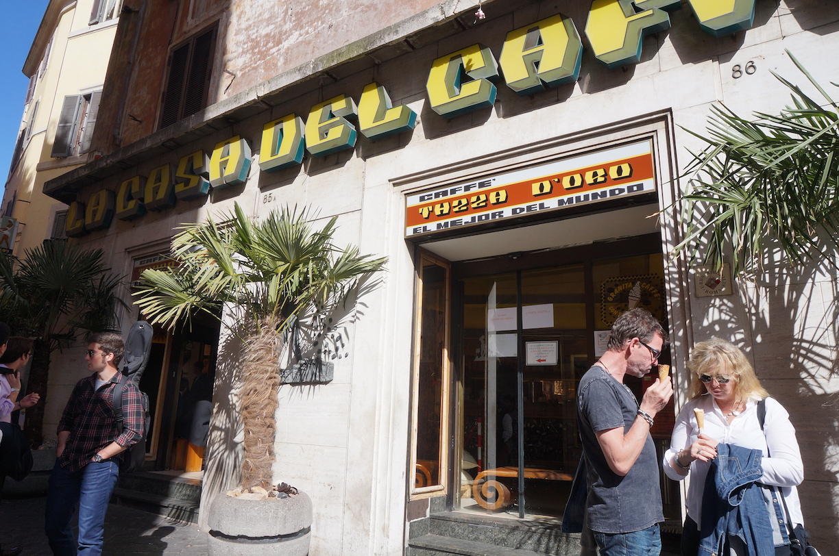 판테온 근처의 타짜도로는 로마에서 손꼽는 유명한 카페 전문점이다.
