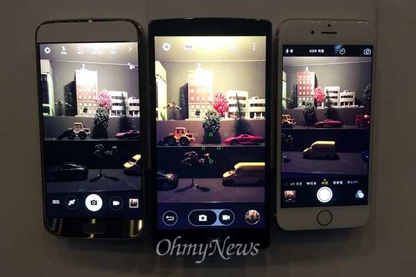 LG전자는 29일 서울 삼성동 코엑스 메가박스에서 열린 G4 데이 행사에서 경쟁사 카메라 기능을 비교 전시했다. 왼쪽부터 5.1인치 삼성 갤럭시S6, 5.5인치 LG G4, 4.7인치 애플 아이폰6.