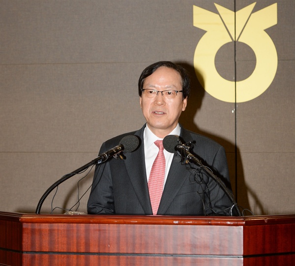 29일 서울 서대문구 농협본관에서 김용환 NH농협금융지주 신임 회장이 취임사를 하고 있다.