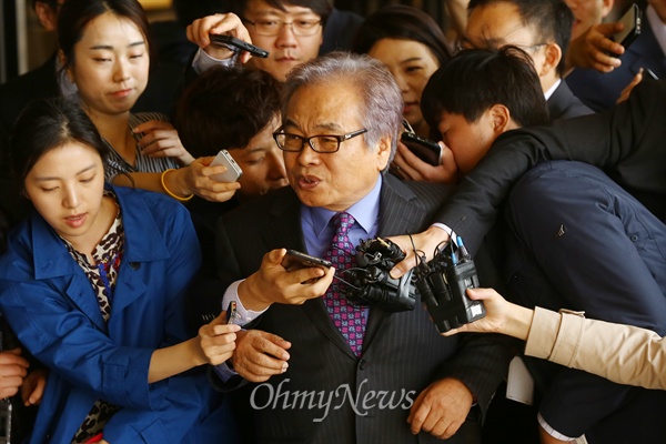 [오마이포토] 답변하는 박범훈 전 수석 