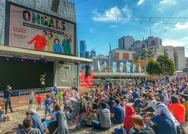  약 한 달 동안 옹알스는 제 29회 멜버른 국제 코미디 페스티벌에 참가하며 다양한 일정을 소화했다.
