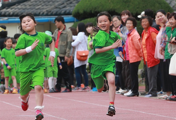  30일 함양초등학교 봄운동회.