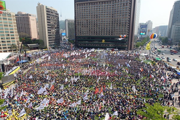 제125주년 세계노동절인 지난해 5월 1일 오후 서울 중구 서울광장에서 열린 노동절대회 모습.
