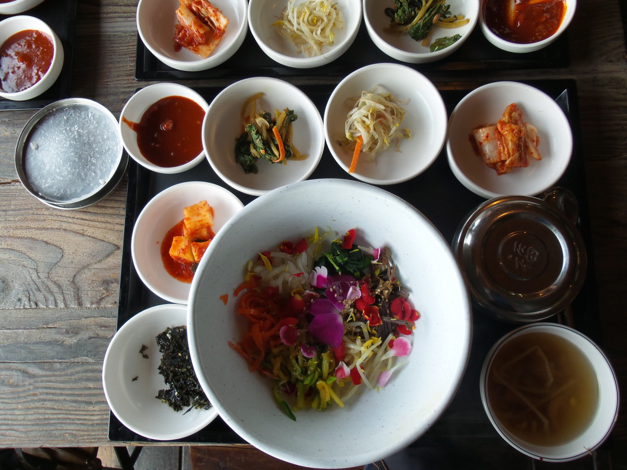 허브향이 가득한 허브비빔밥(8,000원)