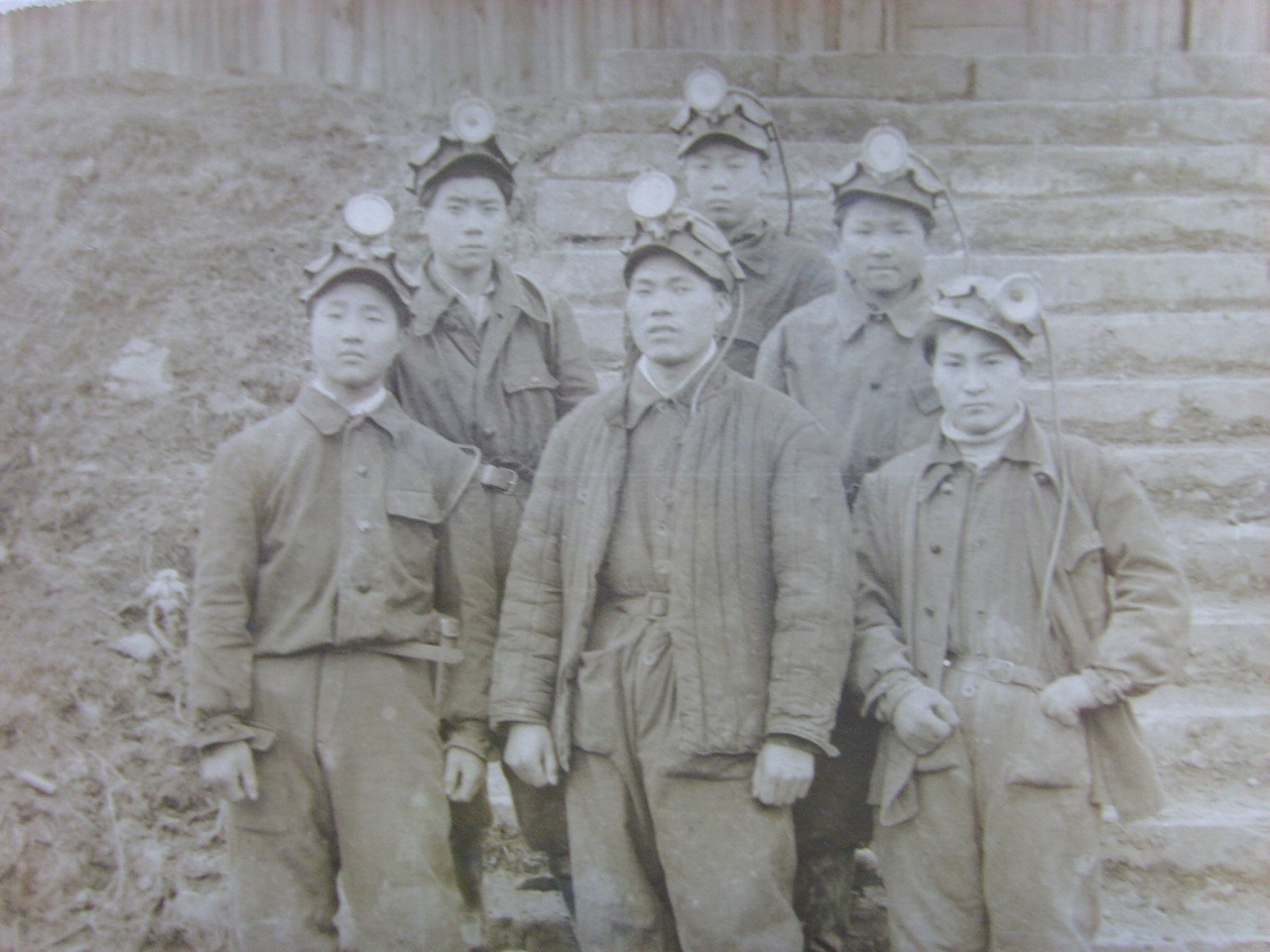 브이코프 탄광마을에서 일하던 한인 노동자들.