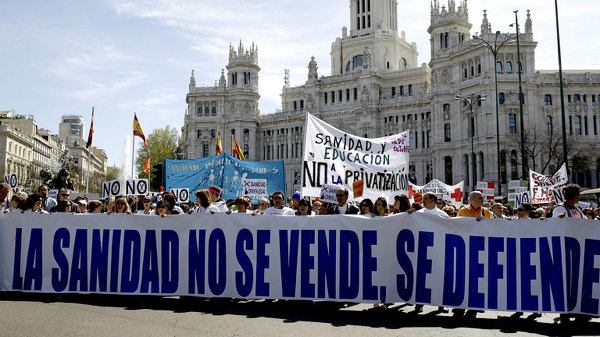 의료민영화와 의료 예산 삭감에 반대한 스페인 백의의 물결 운동