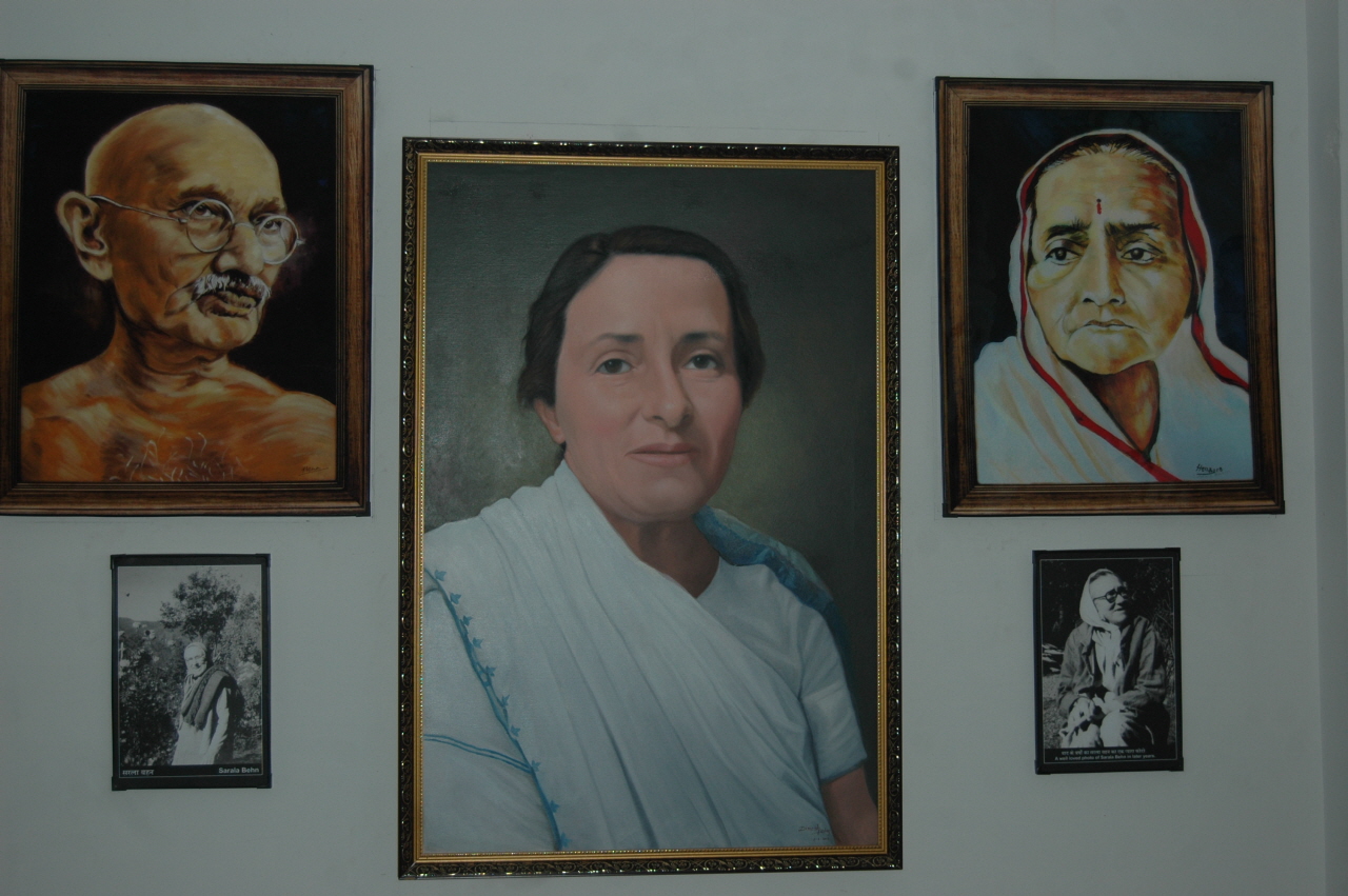 히말라야의 딸, '우타라칸 여성 사회운동의 어머니'로 불리웠던 락시미 아쉬람의 설립자 사라 벤(sarala behn1901-1982). 그녀는 마하트마 간디의 영국인 자제였다.