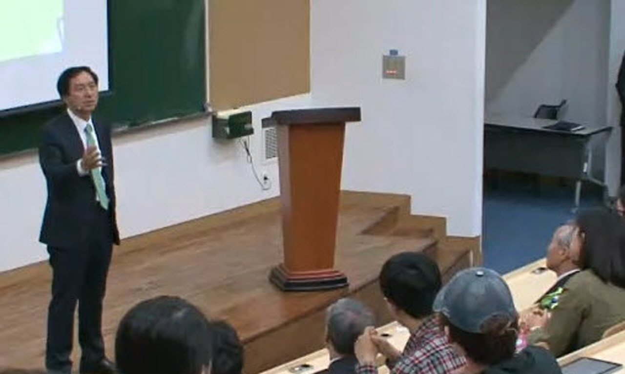 김기현 울산시장은 11일 UNIST(울산과학기술대)에서 대학생(대학원생)을 대상으로 강연하고 있다. 이 강연에서는 대권 도전을 시사하는 발언이 나왔다 