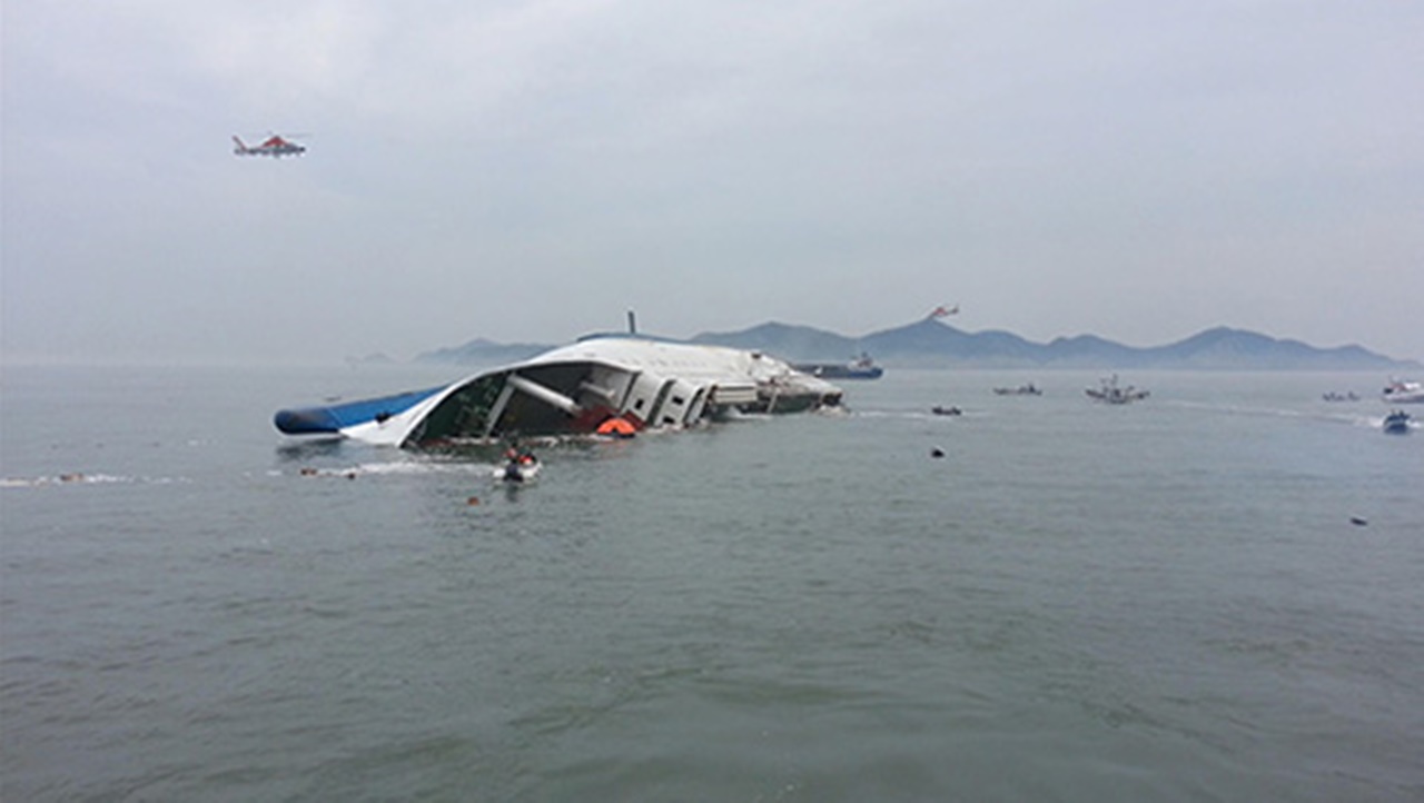 세월호 참사는 국가 능력부재의 탓 이 교수는 언급한다. "세월호 사건의 본질은 세월호가 침몰하기 시작하면서 완전히 침몰하기까지 40분 동안 생명구조에 필요한 시간이 충분했음에도 불구하고 국가의 부재상태, 공권력의 공백상태에서 기인했다"