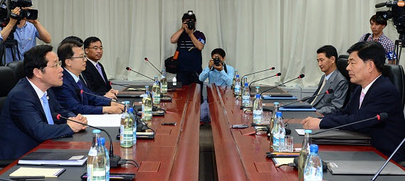 2014년 6월 26일 개성공단 5차 남북공동위원회 전체회의 모습. 이후 개성공다 공동위원회 회의는 북한의 거부로 개최조차 되지 못하고 있다.