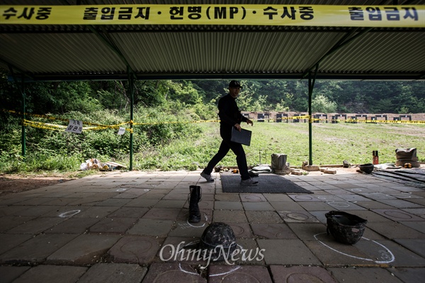  '예비군 총기난사 사고'가 발생한 다음날인 14일 오후 서울 서초구 내곡동 강동송파예비군훈련장 내 사격장에서 사고현장이 공개 되고 있다.