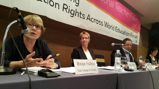세계교육포럼 참석을 위해 방한한 수잔 후프 굿 EI회장(가운데)과 모니크 후유 GCE 회장(왼쪽 첫번째)이 17일 오후 '전교조 법외노조 조치'를 규탄하는 발언을 하고 있다. 