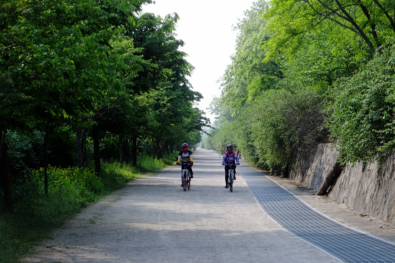 자전거로 달리기 좋은 노을공원 둘레길 한 바퀴.