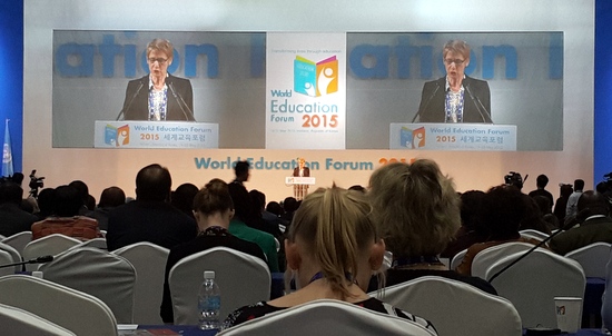 21일 오후 세계교육포럼 폐회식에서 국제교원노조총연맹(EI)의 수잔 호프굿 총재가 '교육 평등성'에 대해 강조하는 연설을 하고 있다.   