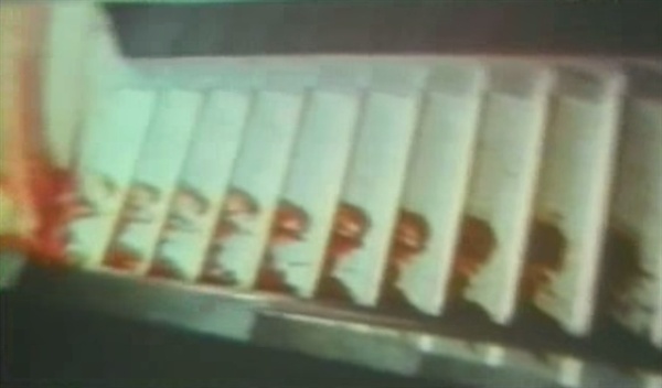 계엄군의 진압 직후를 담은 독일인 힌츠페터의 영상을 보면, 전남도청 계단은 피로 물들어 있다. 