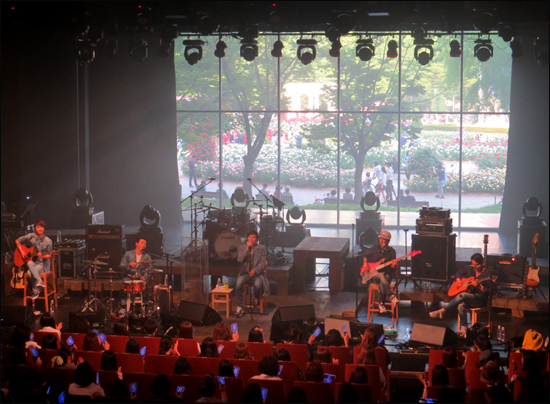  지난 5월 27일부터 31일까지 서울 올림픽공원 K아트홀에서 열린 '버즈 소극장 다큐멘터리 소풍 가자' 콘서트
