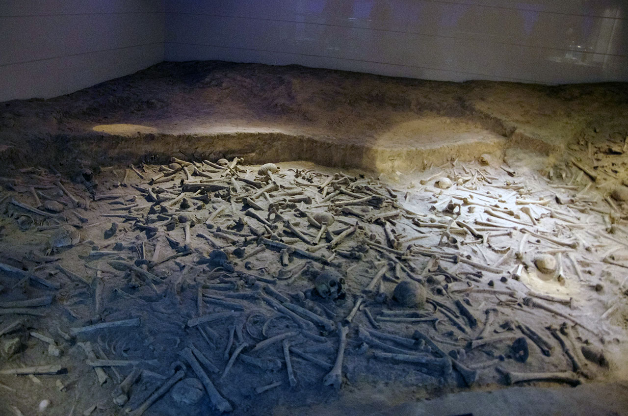 기념관 유적 지구 학살 참사자 유골진열실의 유골. 