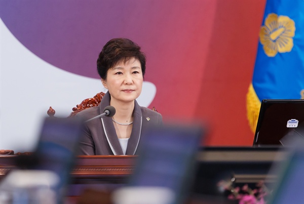 박근혜 대통령이 국무회의를 주재하고 있는 모습. 