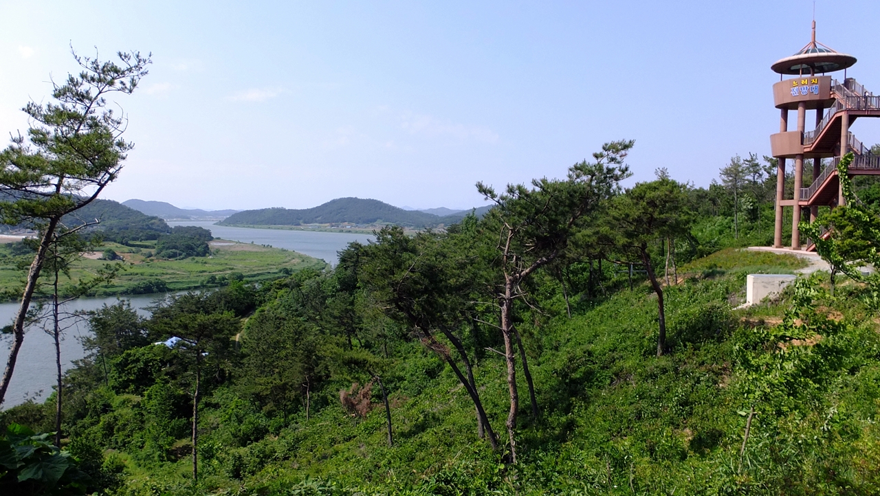  영산강 본연의 모습을 볼 수 있는 느러지들 전망대.