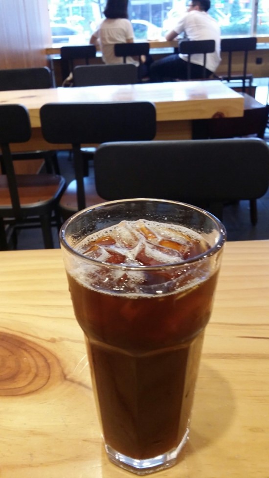 아이스 음료는 유리컵에 제공하고 있다. 매장직원에 따르면  내에서 다회용 컵으로 주문하는 손님은 거의 없다고 한다. 