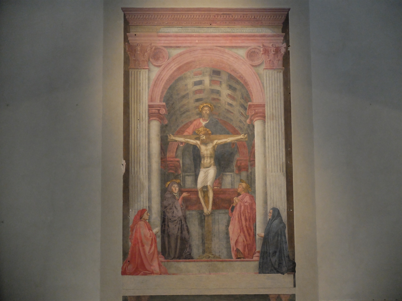 마사초 '성 삼위일체' 피렌체, 산타 마리아 노벨라 성당. 브루넬레스키가 고안한 일점 투시 원근법을 이용한 최초의 그림입니다. 마사초의 이 그림 이후 화가들은 화면에서 무한한 새로운 공간들을 만들어 내게 됩니다. 