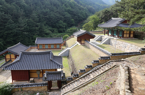 섬진강변 구례군 토지면에 있는 석주관. 지금은 정유재란 때 순절한 의사와 승·의병들을 추모하는 공간으로 사용되고 있다.