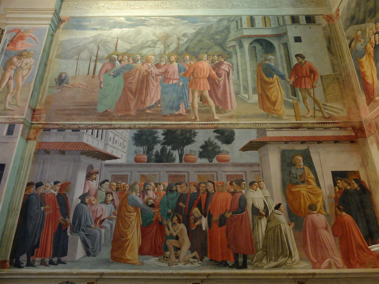 마사초 '성전세'(위), 마사초, 필리피노 리피 '테오필루스 아들의 회생과 법좌에 앉은 성 베드로'(아래). 피렌체, 브랑카치 예배당. 23세의 마사초가 그린 이 작품은 르네상스 회화의 시원으로 평가받고 있습니다. 