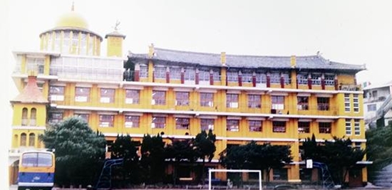 군산제일초등학교 건물(1980년대). 한옥과 서양식 건축양식이 합해져 이채롭다. 
