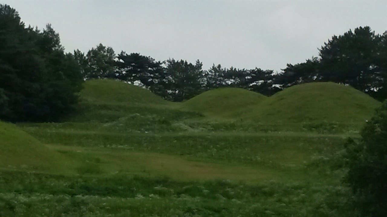 성산동 고분군 성주군 성주읍의 남동쪽 성산에 입지한 가야시대 고분군이다. 성주일대를 거점으로 하였던 성산가야 지배층의 고분군으로 알려져 있다.