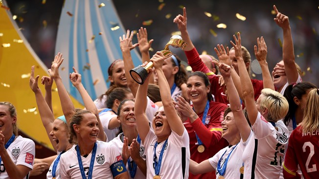  미국여자축구, 월드컵 정상 오르다