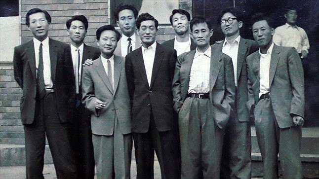 1956년 탄생한 현대만화가 협회, 뒷줄 왼쪽에서 2번째가 아버지