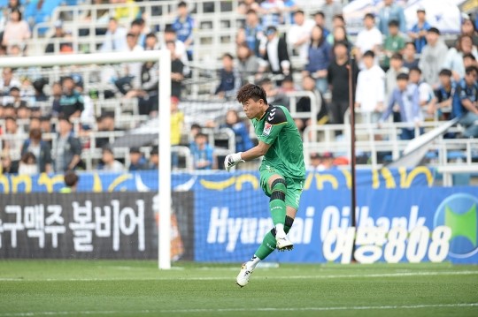  8년 만에 K리그 데뷔전을 치른 인천 유나이티드 골키퍼 조수혁(28)