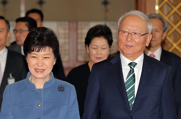 박 대통령과 이병호 국정원장. 