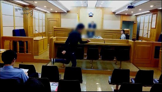 천종호 판사의 소년법정에서 국내 법정 최초의 비보이 공연이 열렸습니다.