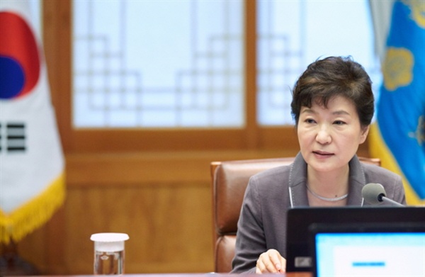 박근혜 대통령이 지난 13일 오전 청와대에서 열린 대통령주재 수석비서관회의에서 모두발언하고 있다.