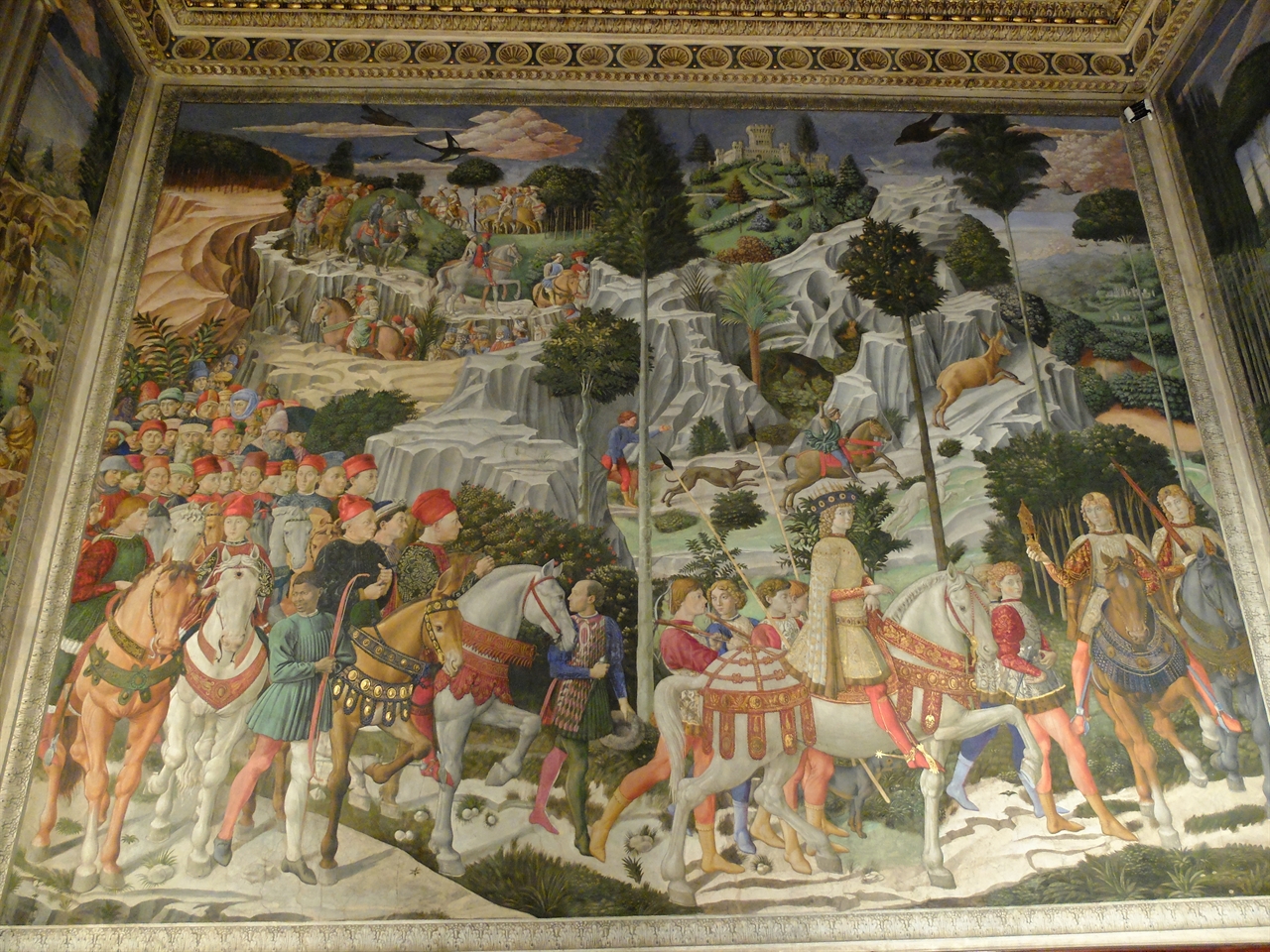 베노초 고촐리 '동방박사의 행렬', 피렌체, 메디치 리카르디 궁전. 메디치 가문의 사람들과 1439년 공의회에 참여한 사람들로 성경 속 동방박사의 행렬을 재현한 매우 화려한 프레스코입니다. 